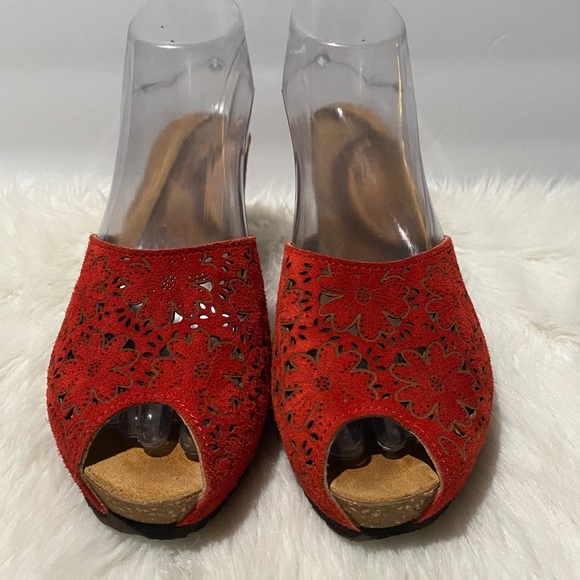 Spring Step Heels - Picture 2 of 6